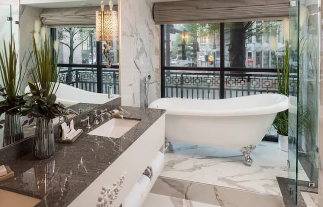 Suite, 1 King Bed, Balcony