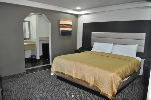 Standard Room, 1 King Bed