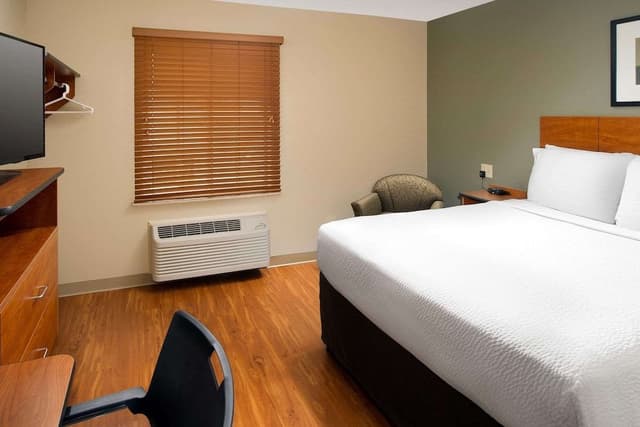 Room, 1 Queen Bed, Accessible, Non Smoking (Roll In Shower)