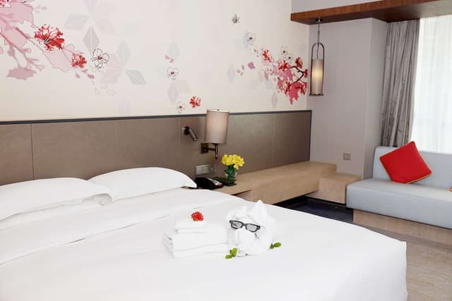 KING GUEST ROOM HIGH FLOOR