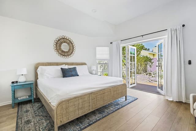 Superior Studio Suite, 1 King Bed, Garden View (Pet Friendly)