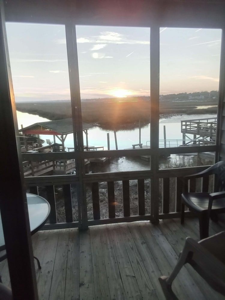 Taranova at Seawatch Inn0