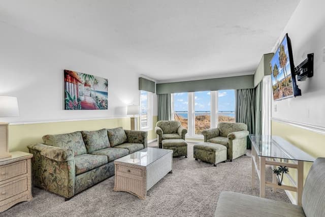 Traditional Condo, 3 Bedrooms