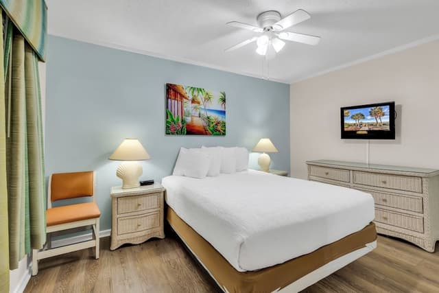 Traditional Condo, 2 Bedrooms