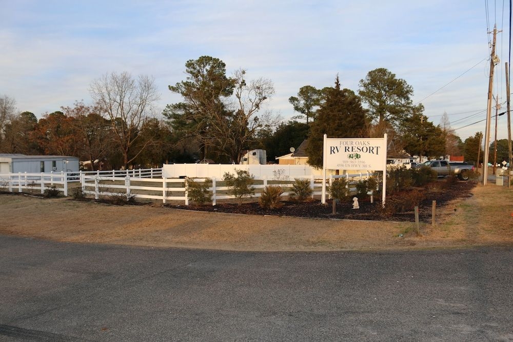 FOUR OAKS LODGING0