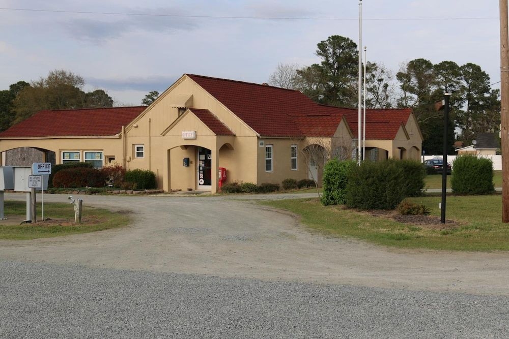 FOUR OAKS LODGING1