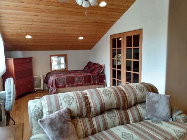 Luxury Canyon Villa - 3 Bedroom, 2 Bath ($125.00 Cleaning fee)