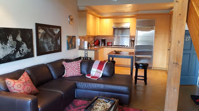Executive Loft, 1 King Bed, Kitchen, City View