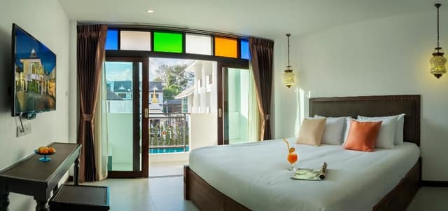 Deluxe Pool Access Room