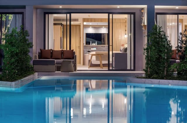 Pool Access Room
