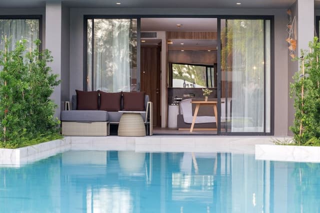 Pool Access Room