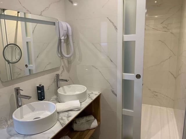 Comfort Room (1 or 2 Persons)