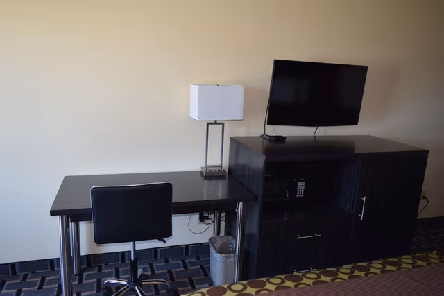 Deluxe Room, Multiple Beds, Smoking