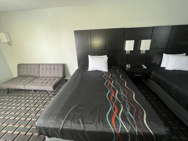 Deluxe Room, Multiple Beds, Smoking