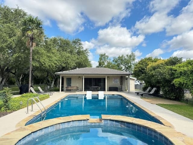 Superior Cabin, Private Bathroom, Pool View (Poolside Cabana )