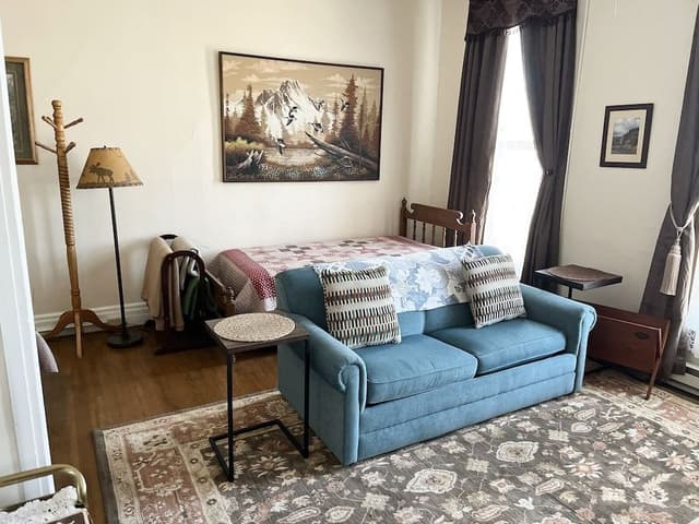 Traditional Apartment, 1 Bedroom, Kitchen, City View (Second Floor Walk Up)