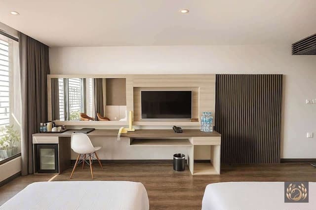 Senior Twin Room, Balcony, City View