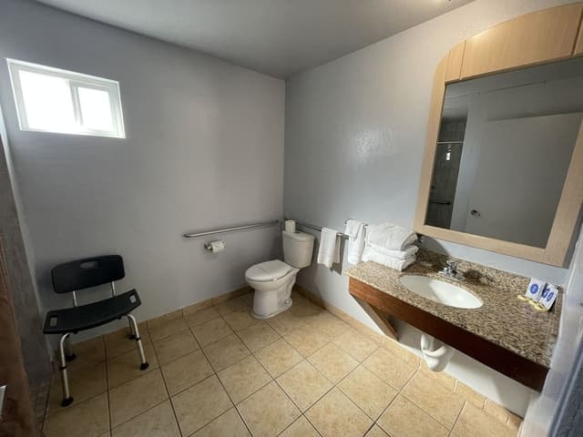Economy Single Room, 1 King Bed, Accessible