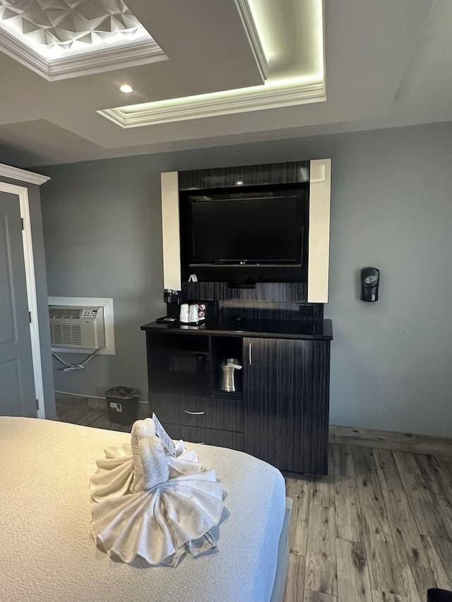 Standard Room, 1 Queen Bed