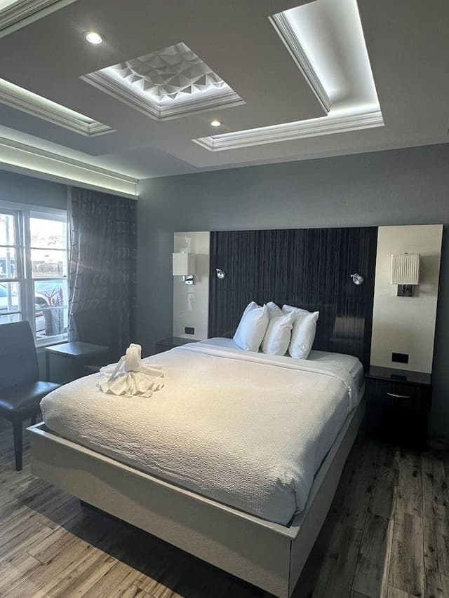Standard Room, 1 Queen Bed
