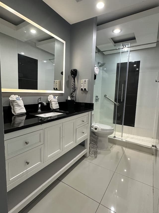 Luxury Double Room, 1 King Bed, Marina View, Corner