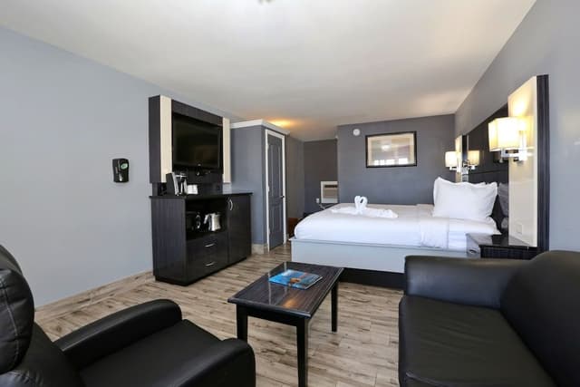 Deluxe Room, 1 King Bed, Bay View
