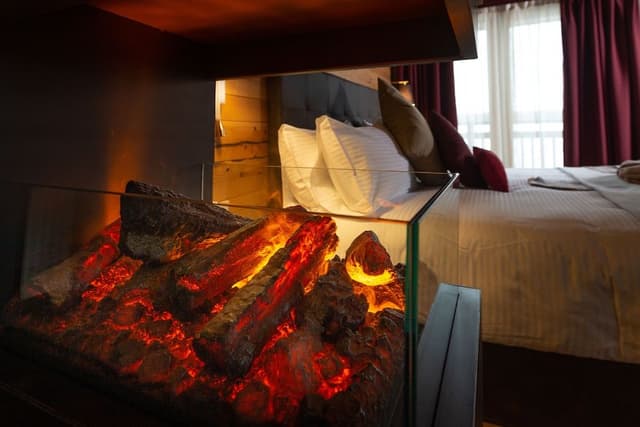 Suite, 1 King Bed, Fireplace