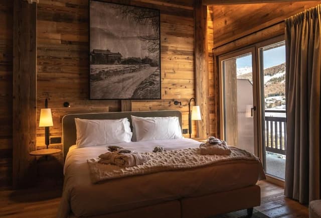 Deluxe Suite with Spa Bath