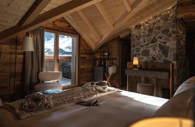 Deluxe Suite with Spa Bath