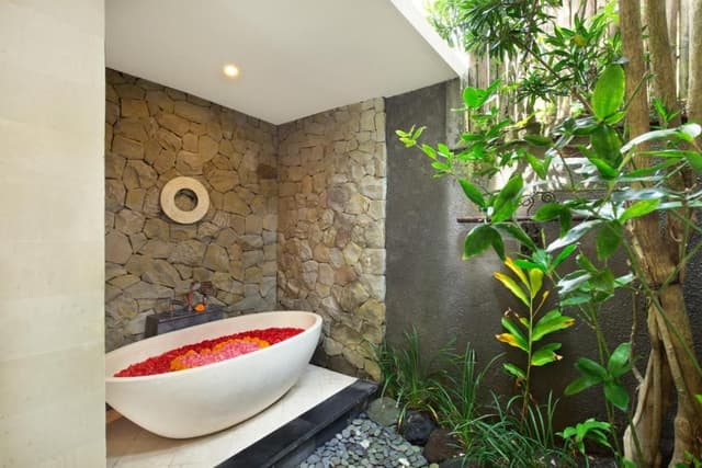 Two Bedroom Villa with Private Pool and Bathtub