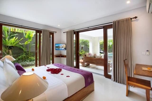 Two Bedroom Villa with Private Pool and Bathtub