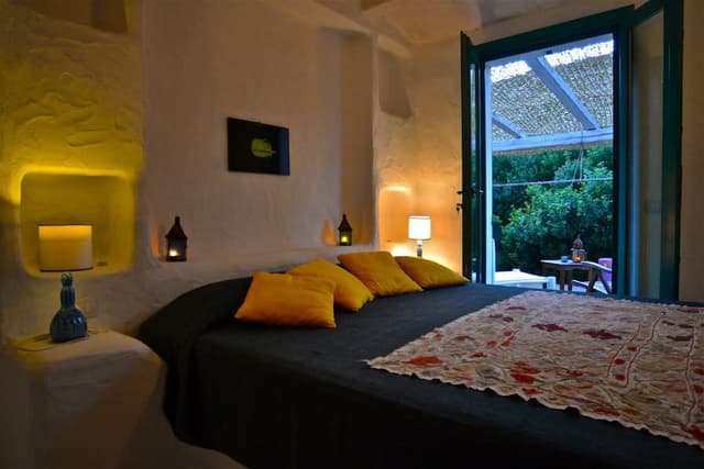 Double Room, 1 King Bed, Private Bathroom, Garden View