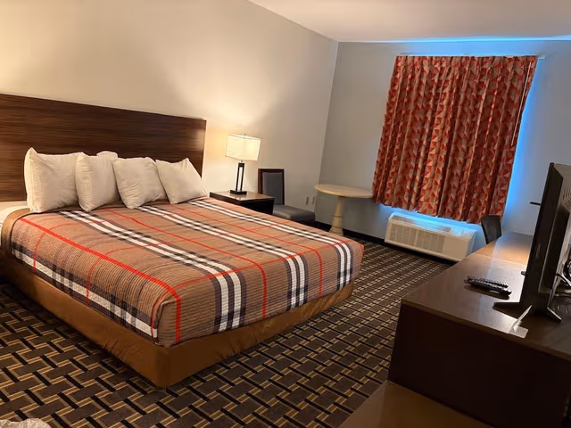 Standard Room, 1 King Bed