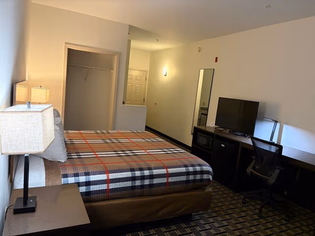 Standard Room, 1 King Bed