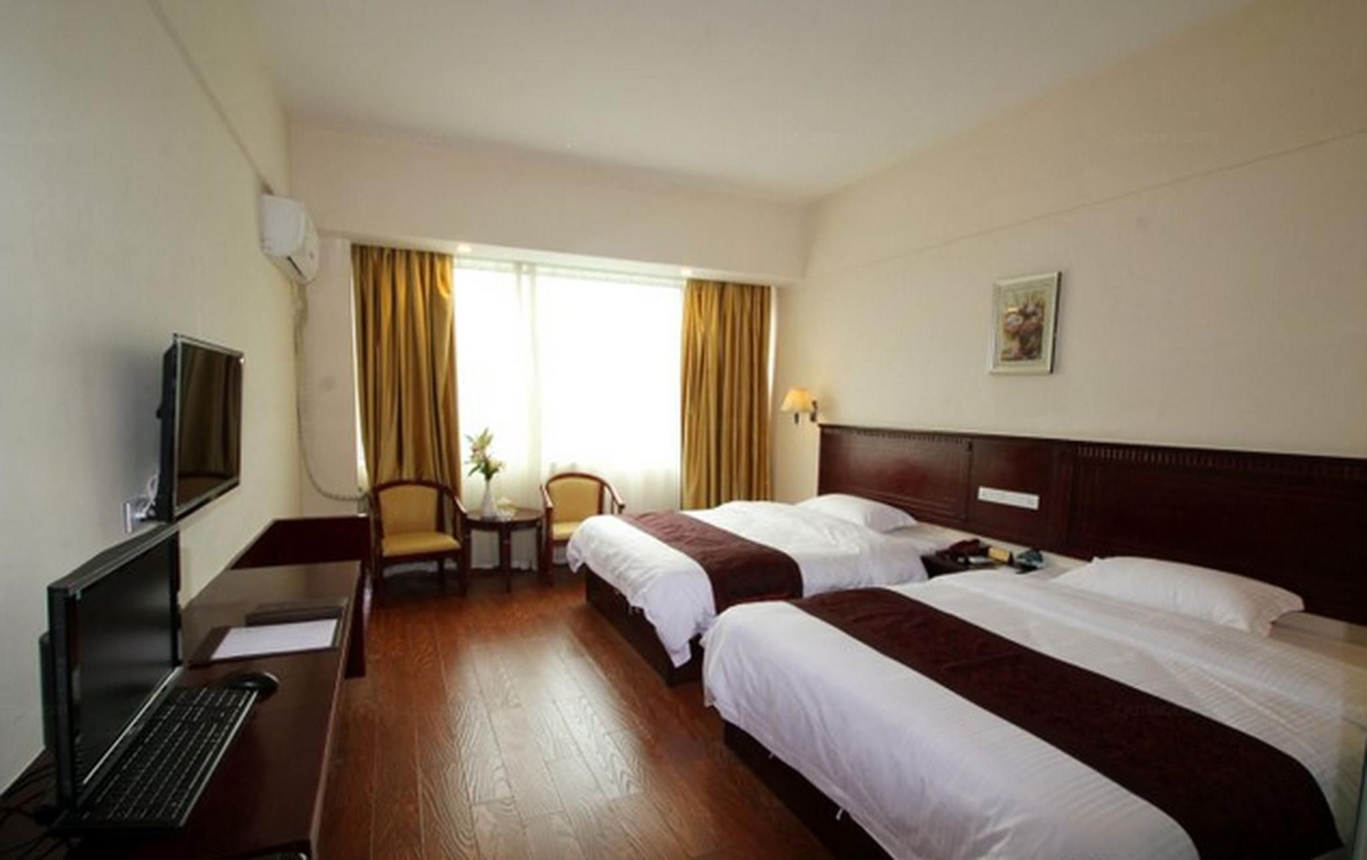 กรีนทรี อินน์ กุ้ยหลิน ลินกุ้ย จินซาน สแควร์ จินซุย โร้ด เอ็กซ์เพรส โฮเต็ล (GreenTree Inn Guilin Lingui JinShan Square JinShui Road Express Hotel)1