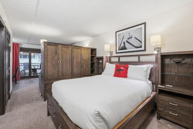 Studio, 1 Queen Bed with Sofa bed (Lift House Lodge, Close to Gondola, P)
