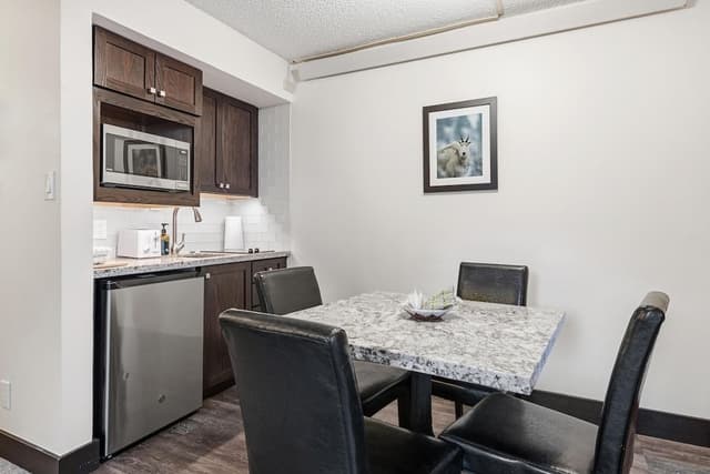Studio, 1 Queen Bed with Sofa bed (Lift House Lodge, Close to Gondola, P)