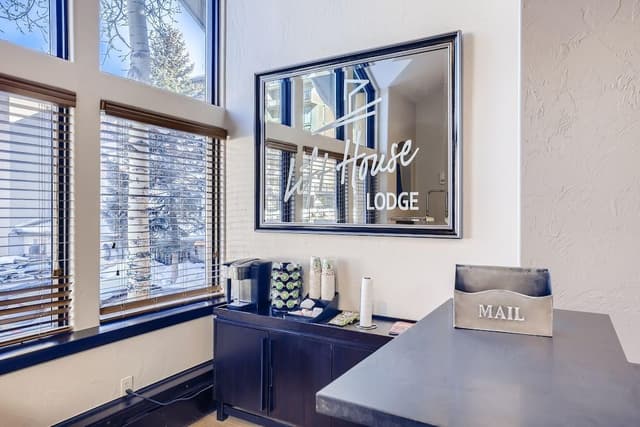 Studio, 1 Queen Bed with Sofa bed (Lift House Lodge, Remodeled Downtown )