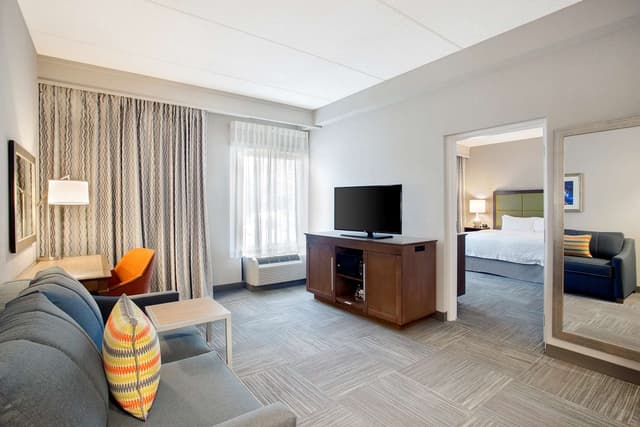 1 KING BED STUDIO SUITE NONSMOKING