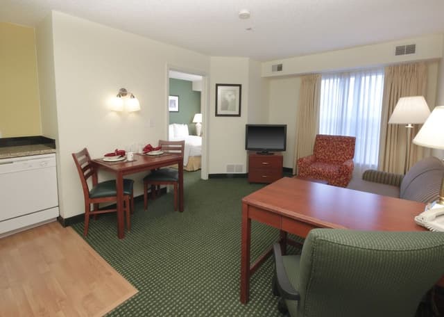 Suite, 1 Bedroom (Hearing Accessible)