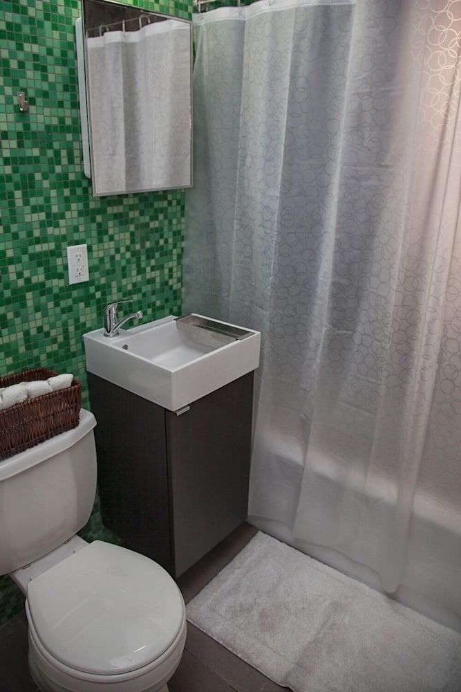 Vroom Street apartment1