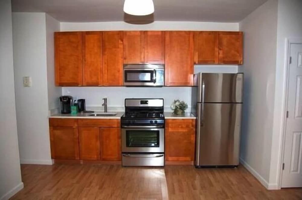 Vroom Street apartment3