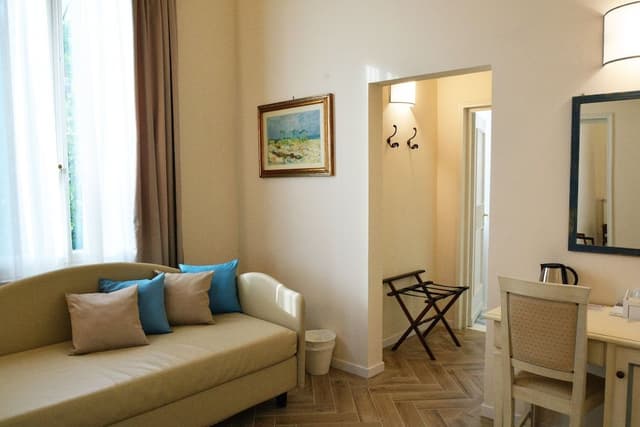 Suite, Balcony