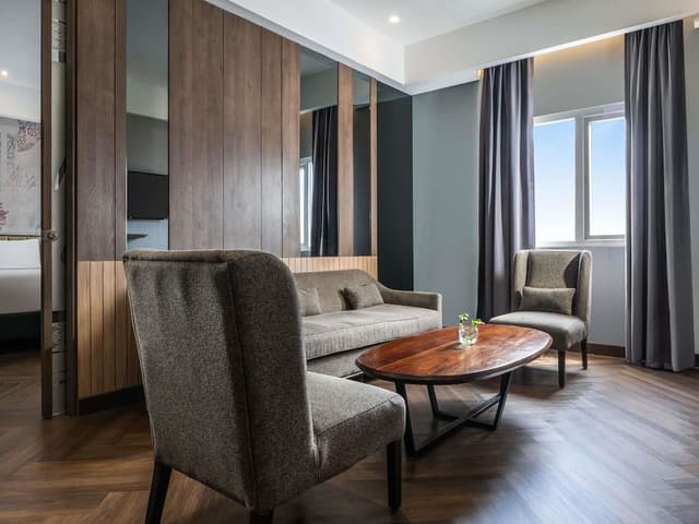 Executive Suite, 1 King Bed with Sofa bed