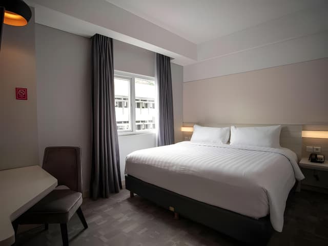 Executive Suite with 1 Kingsize Bed and Sofa