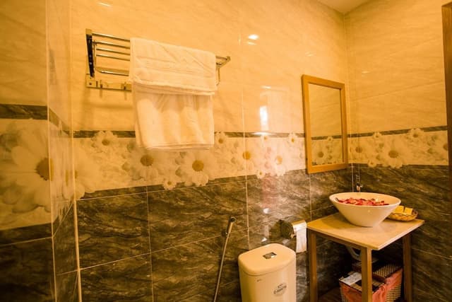 Deluxe Double Room, 1 King Bed, Pool View
