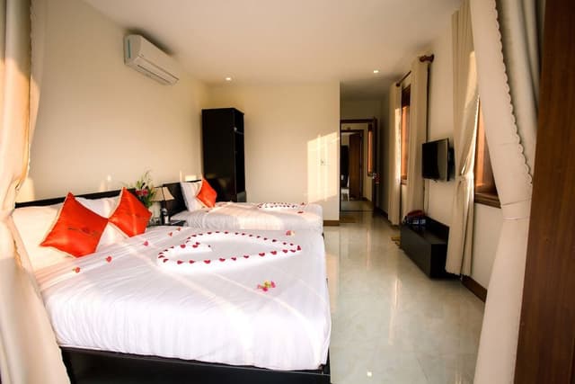 Deluxe Double Room, 1 King Bed, Pool View