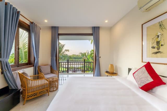 Deluxe Double Room, 1 King Bed, Pool View