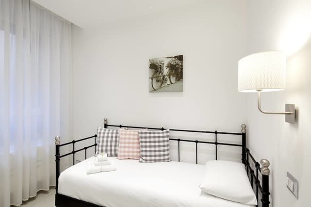 Single Room (Side)