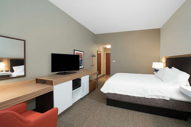 1 KING BED NONSMOKING